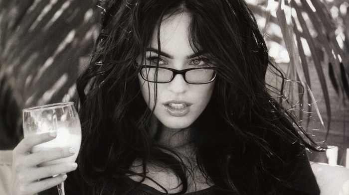 Megan Fox, glasses