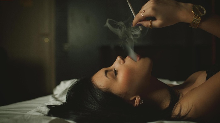 cleavage, smoking, Aleksandr Mavrin, brunette, black bras, model, girl, in bed