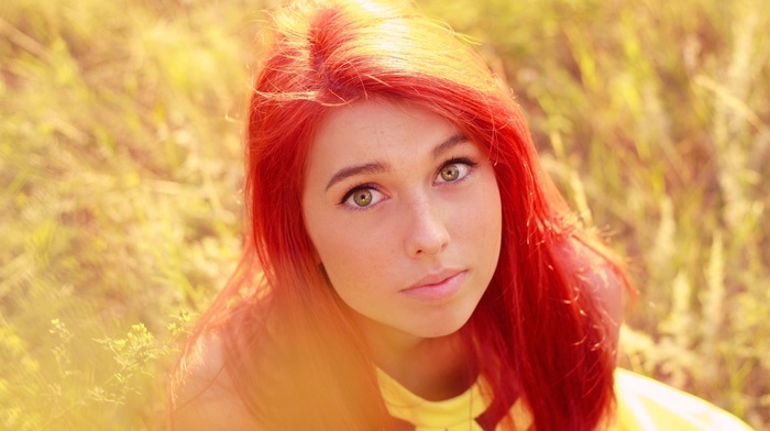 girl outdoors, green eyes, redhead