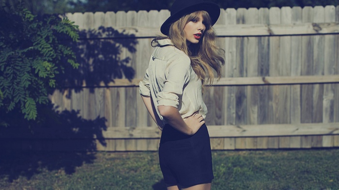 Taylor Swift, hat, blonde, celebrity