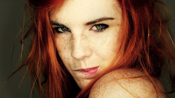 looking at viewer, green eyes, sand, face, girl, glitter, redhead